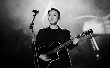 《给我一点温度吉他谱》梁博_F调原版弹唱六线谱_高清图片谱