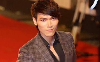 《越过山丘吉他谱》杨宗纬_G调原版弹唱六线谱_高清图片谱