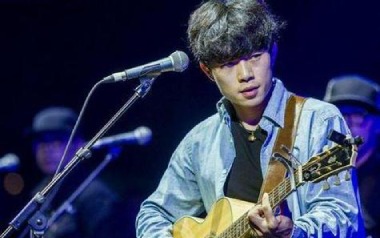 《小人物吉他谱》赵雷_C调扫弦版弹唱六线谱_高清图片谱