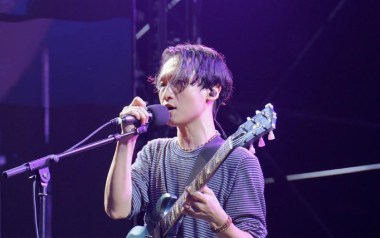 《每个眼神都只身荒野吉他谱》郭顶_G调原版弹唱谱_高清六线谱