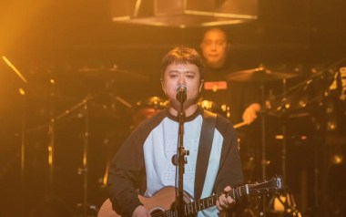 《嘿抬头吉他谱》贰佰_C调原版弹唱六线谱_高清图片谱