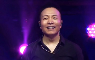 《礼物吉他谱》许巍_D调原版六线谱_弹唱教学视频