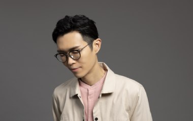 《爱爱爱吉他谱》方大同_G调拍弦版弹唱六线谱_高清图片谱
