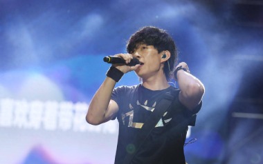 《明天吉他谱》赵雷_C调原版六线谱_弹唱教学视频