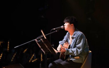 《洋葱吉他谱》刘大壮_C调弹唱六线谱_高清图片谱