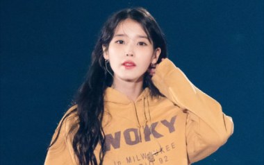 《Through The Night吉他谱》IU_C调弹唱六线谱_高清图片谱