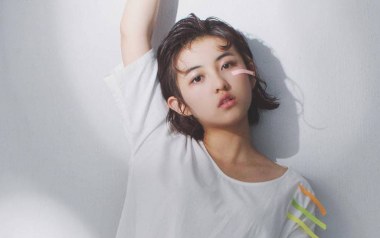 《举镜子的女孩吉他谱》张子枫_G调原版弹唱六线谱_高清图片谱