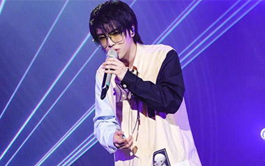 《与火星的孩子对话吉他谱》华晨宇_D调原版弹唱谱_高清六线谱