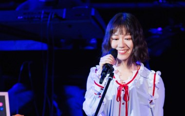 《只道寻常吉他谱》谢春花_C调原版弹唱谱_高清六线谱
