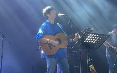 《大海啊故乡吉他谱》钟立风_D调弹唱六线谱_高清图片谱