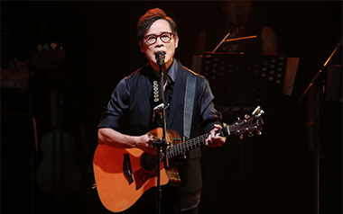 《闪亮的日子吉他谱》罗大佑_D调弹唱六线谱_高清图片谱