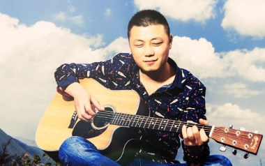 《欠我个未来吉他谱》艾岩_G调原版弹唱六线谱_高清图片谱
