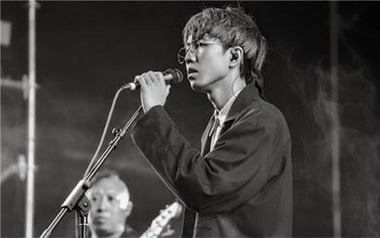 《理想三旬吉他谱》陈鸿宇_G调原版六线谱_弹唱教学视频