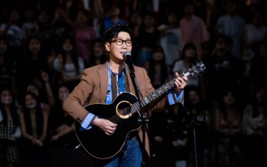 《那些女孩教我的事吉他谱》品冠_C调原版弹唱六线谱_高清图片谱