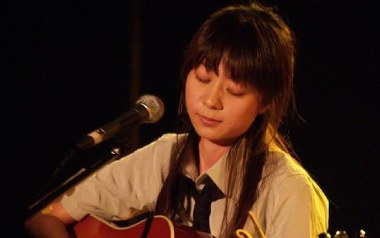 《小船吉他谱》陈绮贞_F调拍弦版六线谱_弹唱示范视频