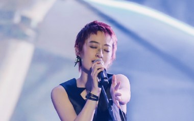 《有可能的夜晚吉他谱》曾轶可_G调六线谱_弹唱示范视频