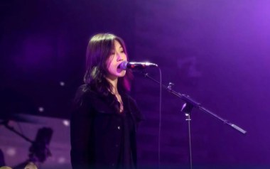 《窗外小雨吉他谱》四熹丸子_C调原版弹唱六线谱_高清图片谱