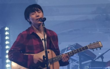 《闪光的回忆吉他谱》逃跑计划_C调扫弦版六线谱_弹唱示范视频