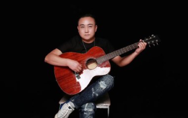 《尼木阿琪吉他谱》曲木依布_F调原版弹唱六线谱_高清图片谱