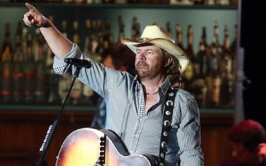 《Dont Let The Old Man In吉他谱》Toby Keith_D调弹唱六线谱